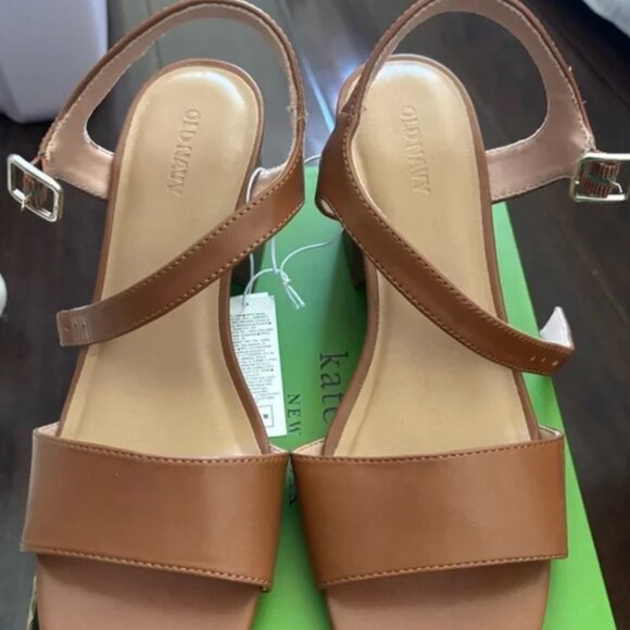 Old Navy Tan Sandals Minimalist Design Adjustable Fit - Picture 1 of 3